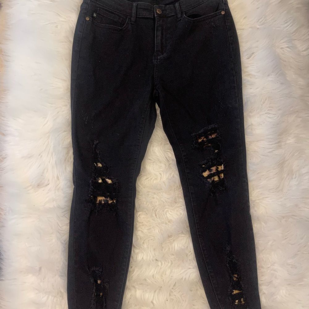 JUDY Blue Leopard Patch Distressed Skinny Fit Jeans - Picture 4 of 7